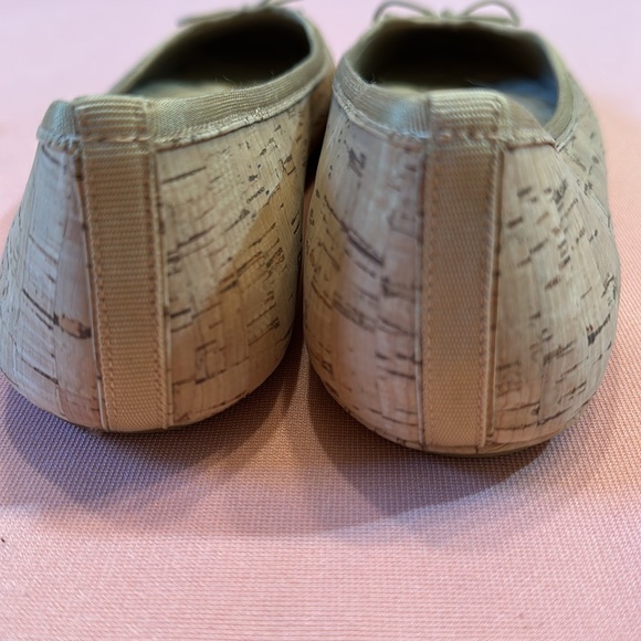 New Veronica Beard Beatrix Cork Ballet Flat Shoes. Size 8.
Dust Bag Included. - Picture 7 of 8